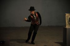 Одним вечером в Баку - противогаз, бабушка из Нидерландов и кафкианские сцены (ВИДЕО,ФОТО)