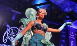 Одним вечером в Баку - противогаз, бабушка из Нидерландов и кафкианские сцены (ВИДЕО,ФОТО)