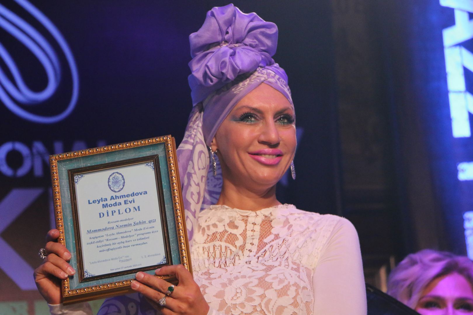 Одним вечером в Баку - противогаз, бабушка из Нидерландов и кафкианские сцены (ВИДЕО,ФОТО)