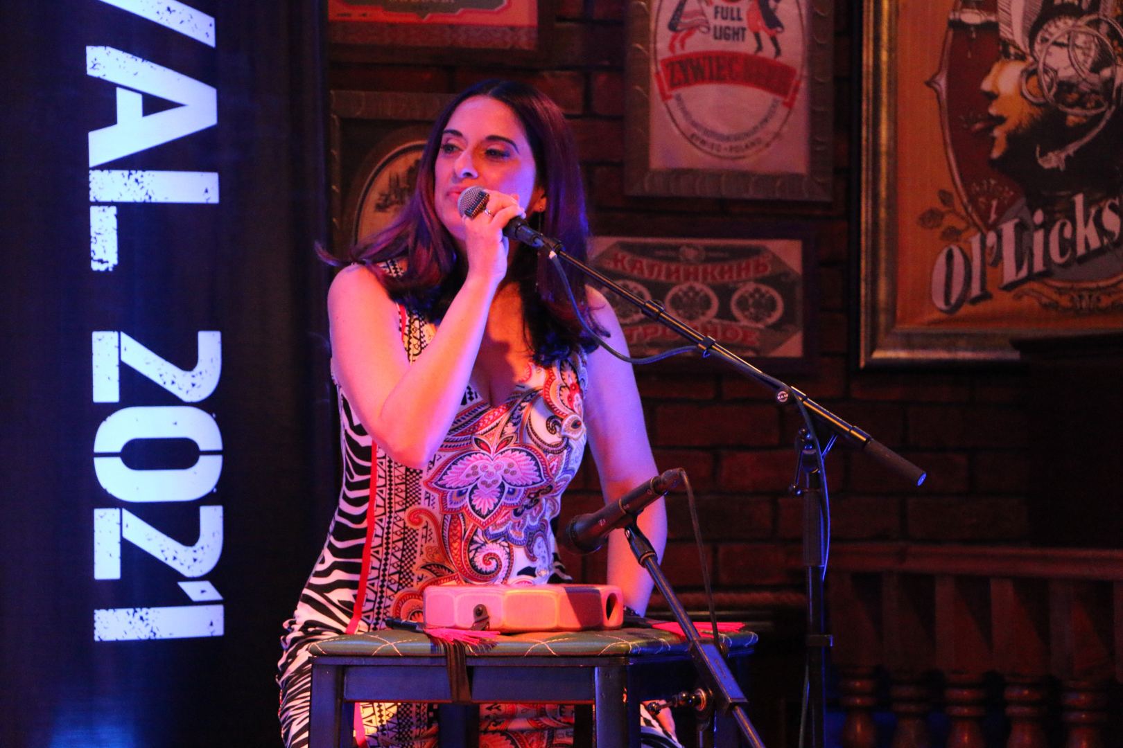 Одним вечером в Баку - противогаз, бабушка из Нидерландов и кафкианские сцены (ВИДЕО,ФОТО)