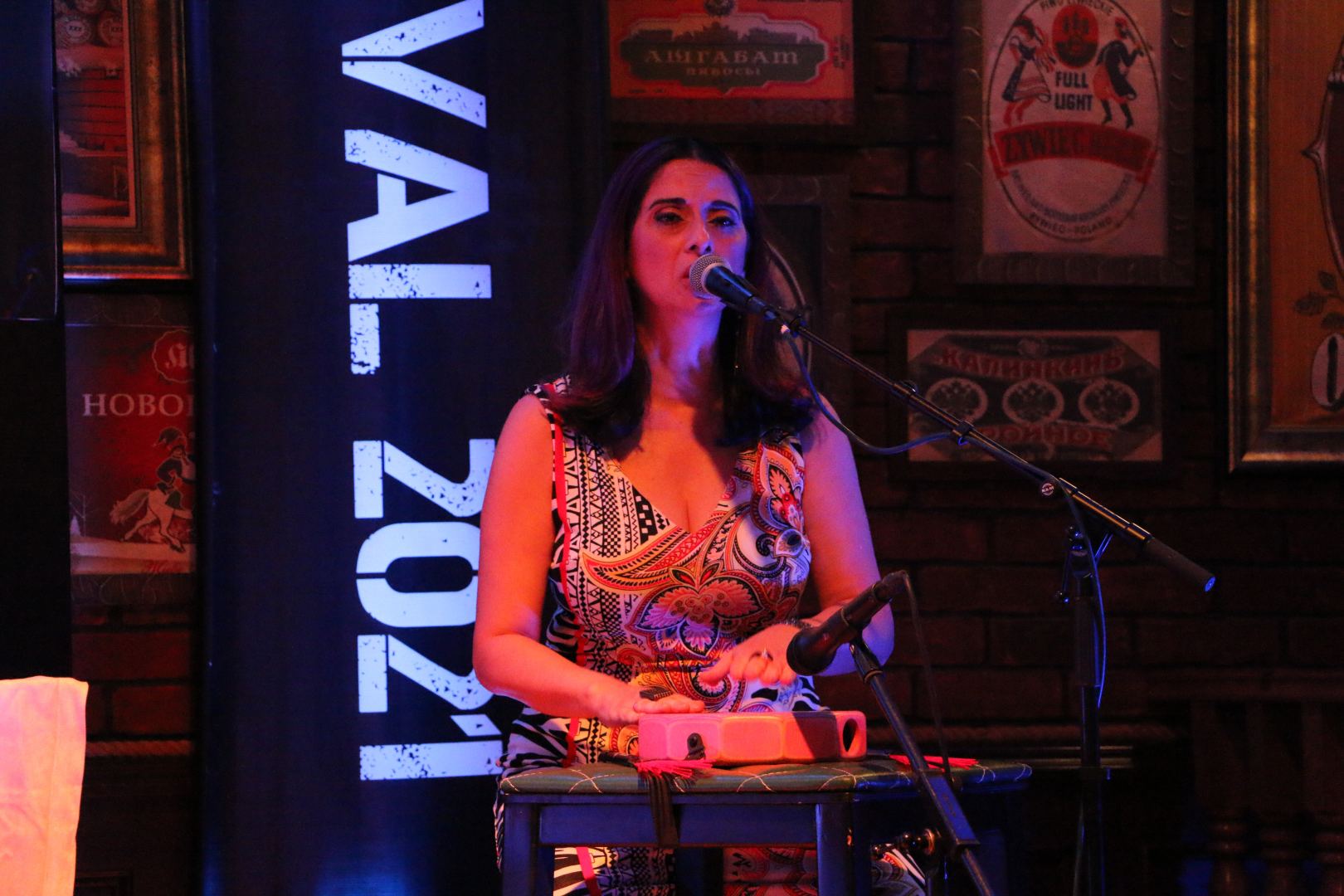 Одним вечером в Баку - противогаз, бабушка из Нидерландов и кафкианские сцены (ВИДЕО,ФОТО)