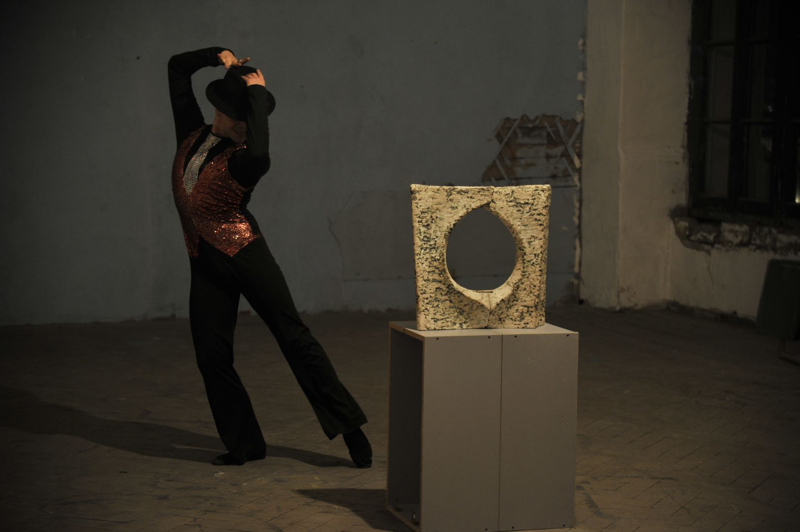 Одним вечером в Баку - противогаз, бабушка из Нидерландов и кафкианские сцены (ВИДЕО,ФОТО)