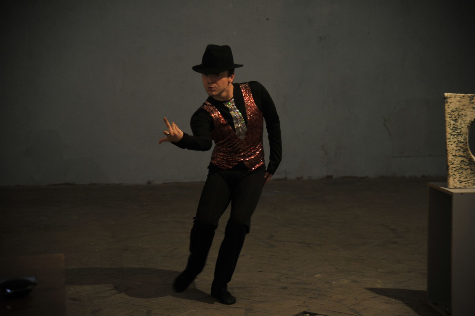 Одним вечером в Баку - противогаз, бабушка из Нидерландов и кафкианские сцены (ВИДЕО,ФОТО)