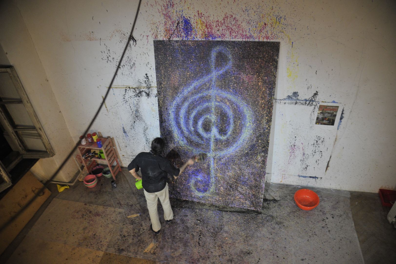 Одним вечером в Баку - противогаз, бабушка из Нидерландов и кафкианские сцены (ВИДЕО,ФОТО)