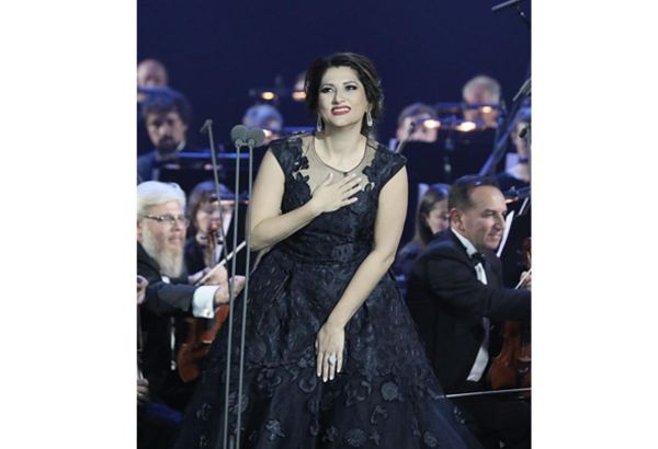 От Динары Алиевой с любовью к Учительнице  (ВИДЕО, ФОТО)