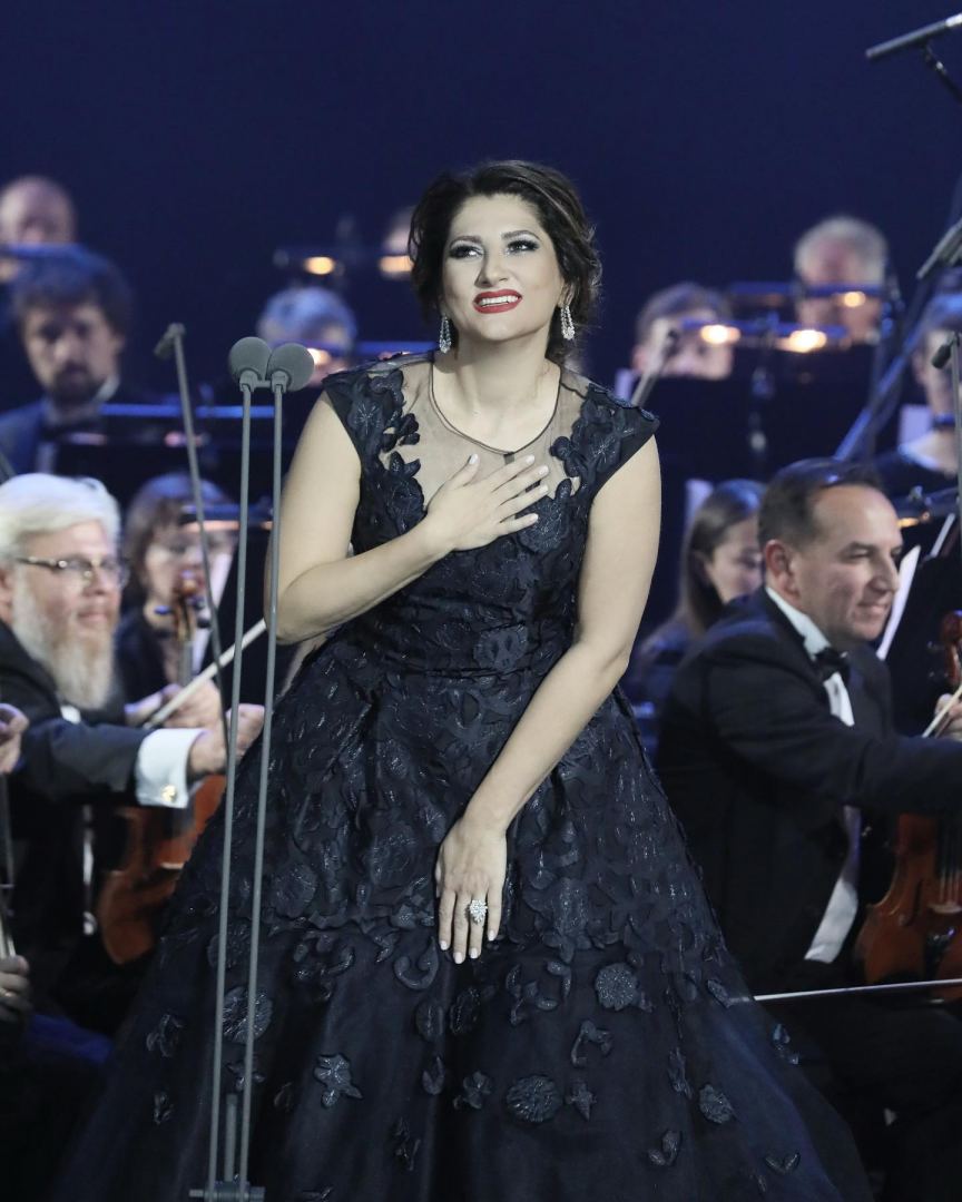 От Динары Алиевой с любовью к Учительнице  (ВИДЕО, ФОТО)