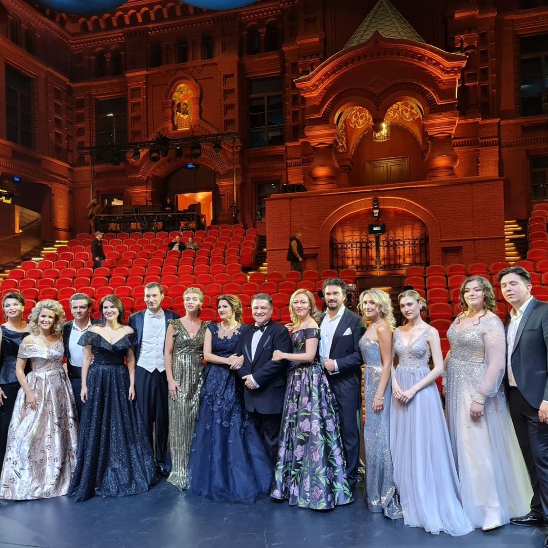 От Динары Алиевой с любовью к Учительнице  (ВИДЕО, ФОТО)