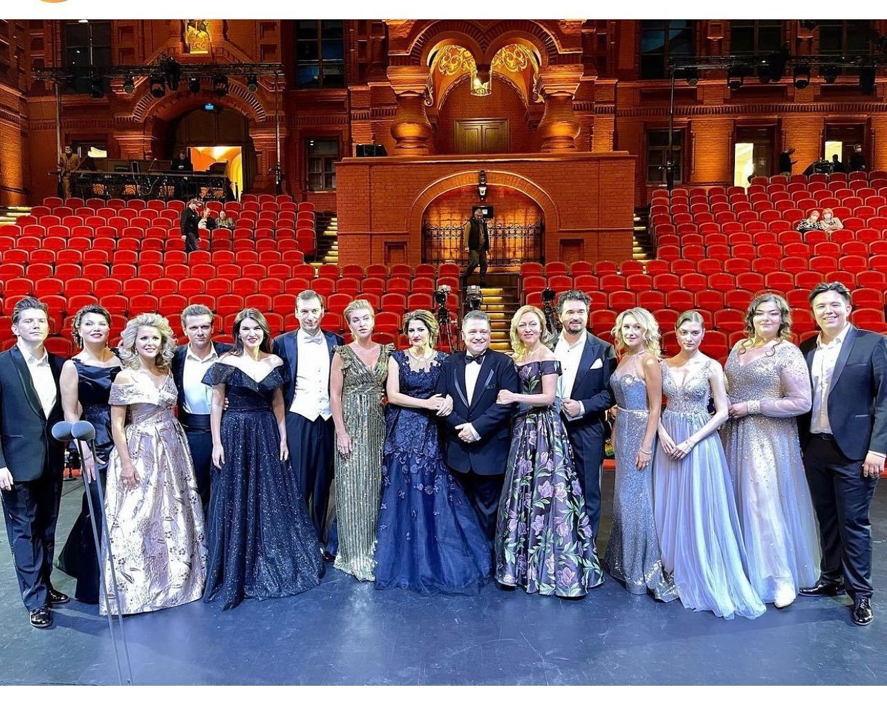 От Динары Алиевой с любовью к Учительнице  (ВИДЕО, ФОТО)