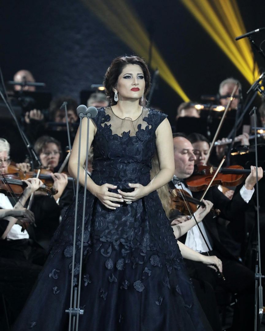 От Динары Алиевой с любовью к Учительнице  (ВИДЕО, ФОТО)