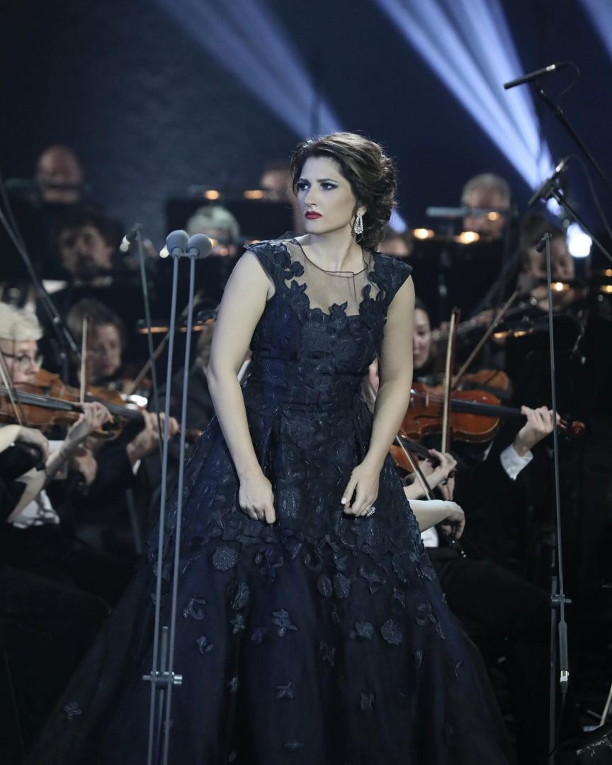 От Динары Алиевой с любовью к Учительнице  (ВИДЕО, ФОТО)