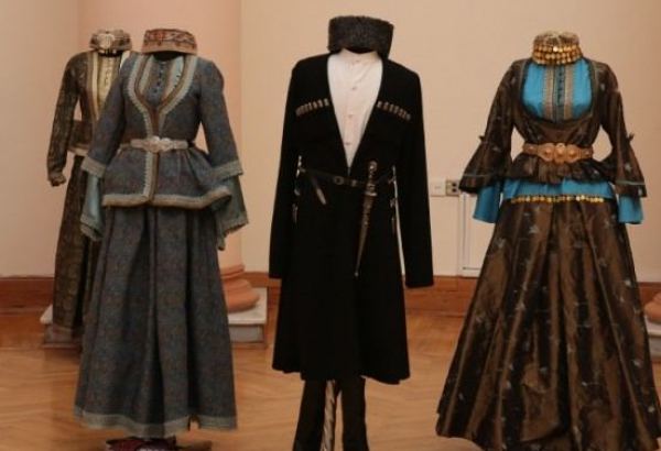 Представлены стандарты азербайджанской национальной одежды (ФОТО)