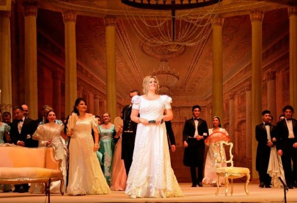 Любовь азербайджанца и полячки, или Дама с камелиями (ФОТО/ВИДЕО)