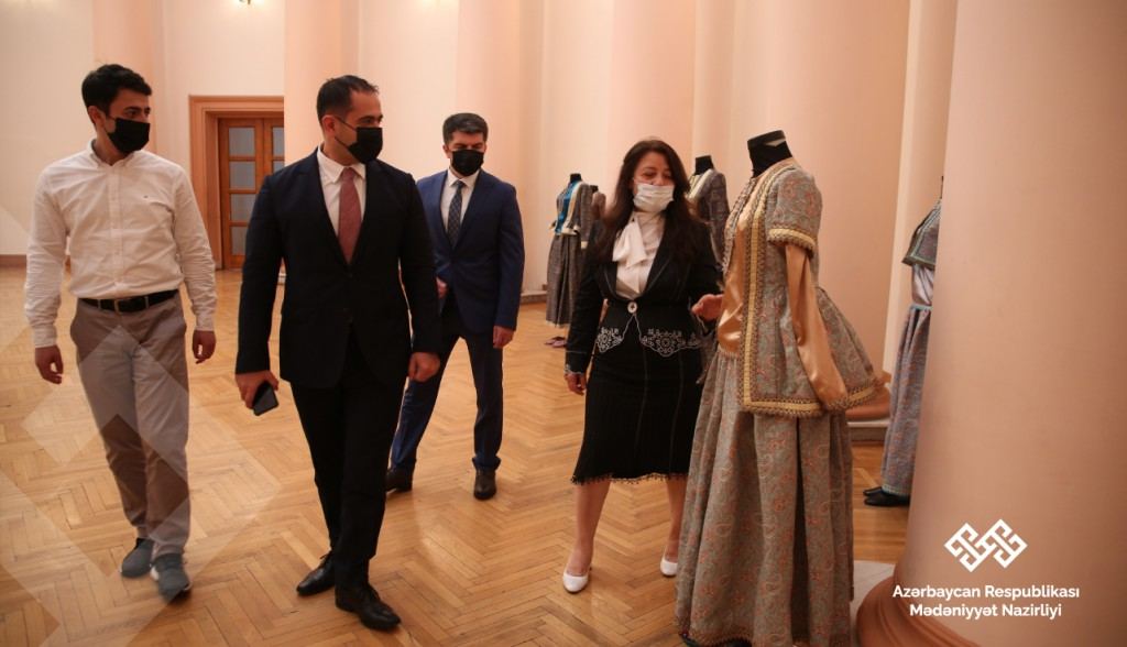 Представлены стандарты азербайджанской национальной одежды (ФОТО)