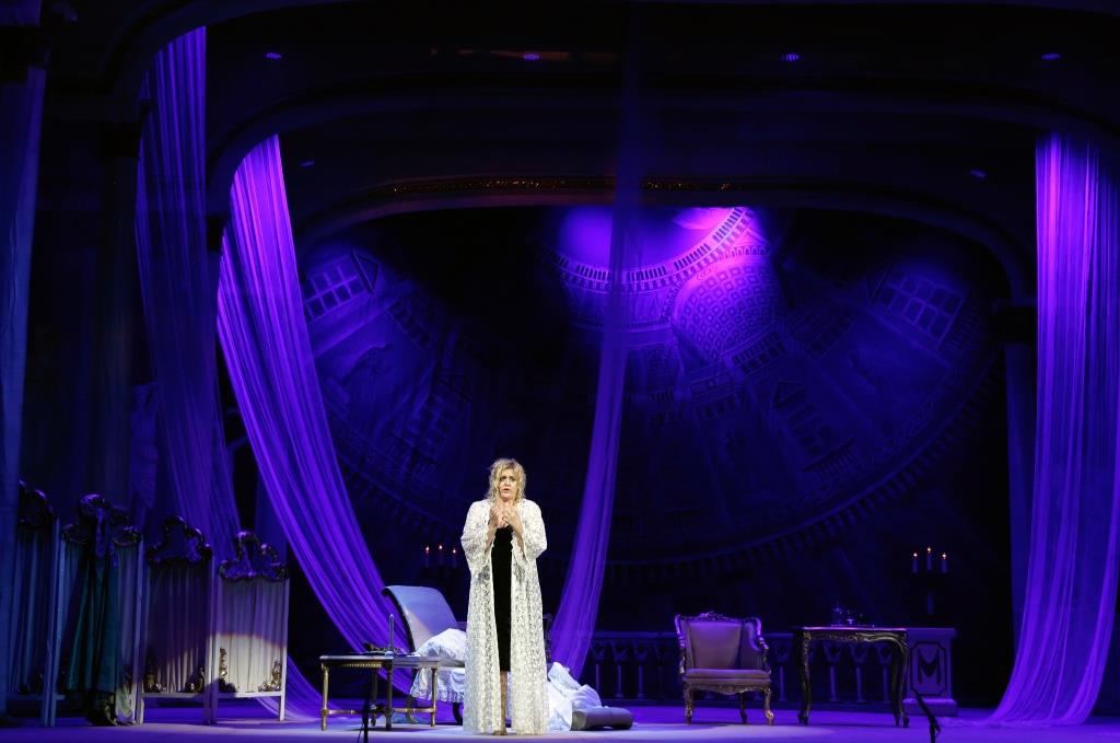 Любовь азербайджанца и полячки, или Дама с камелиями (ФОТО/ВИДЕО)