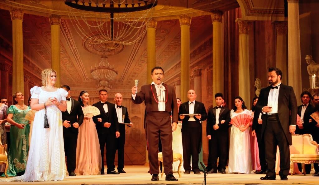 Любовь азербайджанца и полячки, или Дама с камелиями (ФОТО/ВИДЕО)