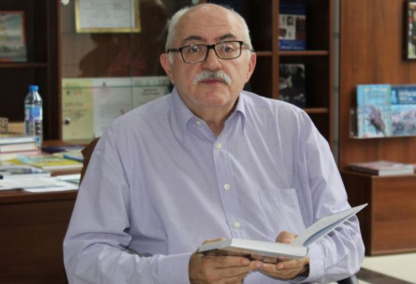 По произведениям члена Союза писателей Азербайджана российские школьники изучают русскую литературу (ФОТО)