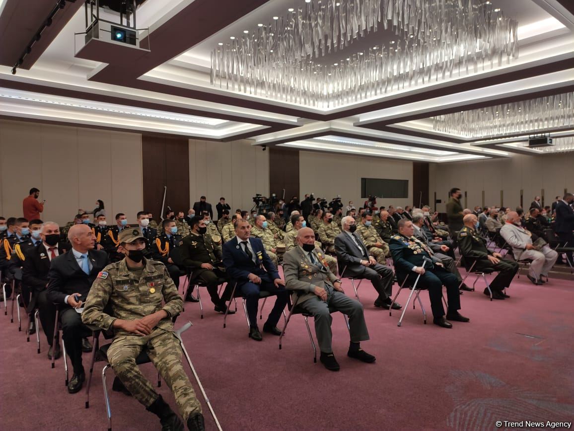 В Бакинском конгресс-центре прошла конференция на тему «Встреча поколений» (ФОТО)