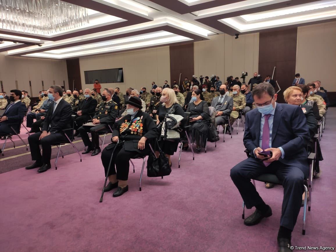 В Бакинском конгресс-центре прошла конференция на тему «Встреча поколений» (ФОТО)