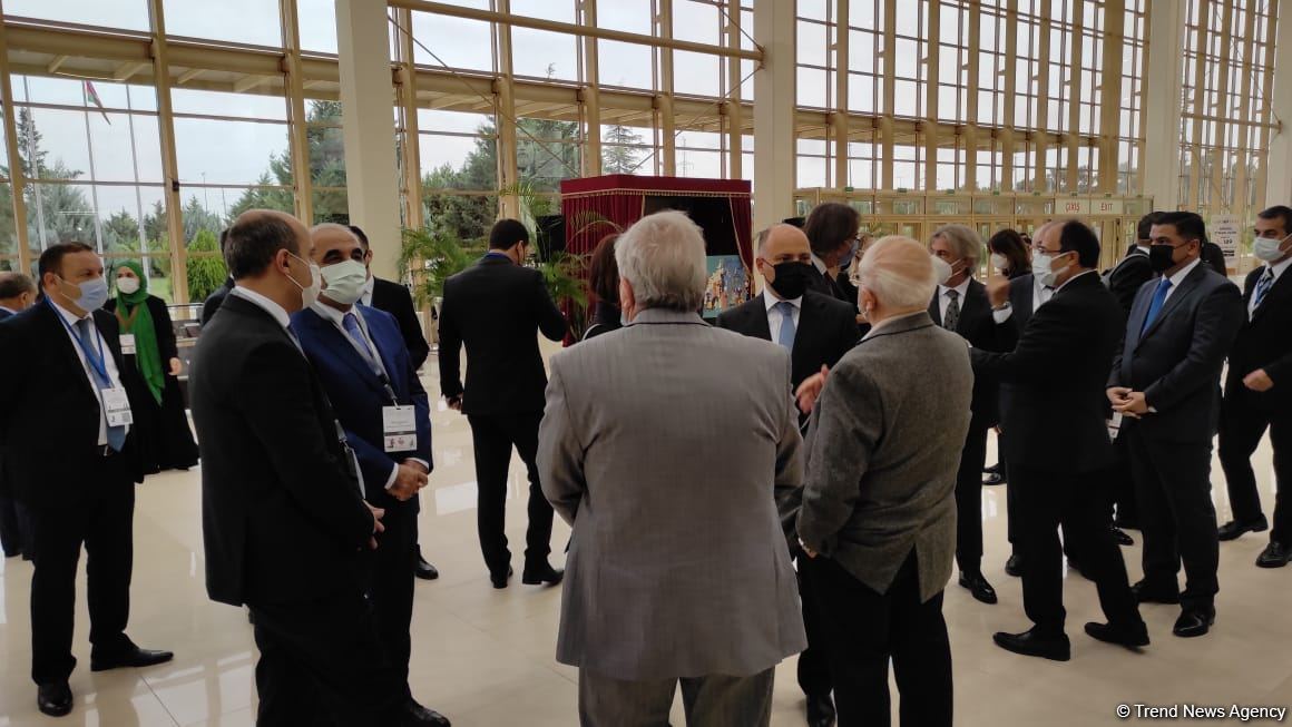 Рай для книголюбов! Состоялось торжественное открытие Бакинской международной книжной выставки-ярмарки (ФОТО)