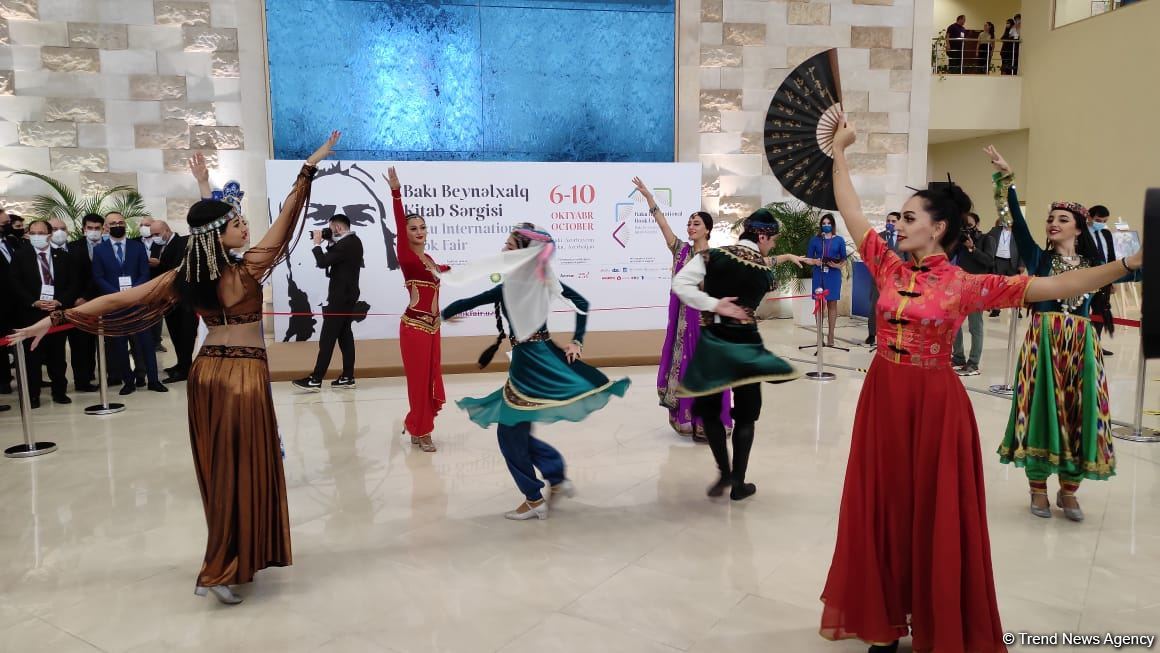 Рай для книголюбов! Состоялось торжественное открытие Бакинской международной книжной выставки-ярмарки (ФОТО)