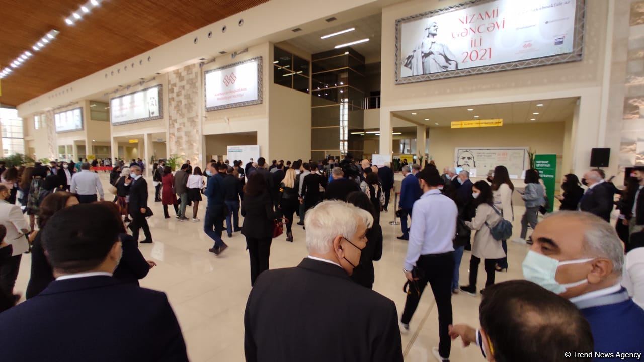 Рай для книголюбов! Состоялось торжественное открытие Бакинской международной книжной выставки-ярмарки (ФОТО)