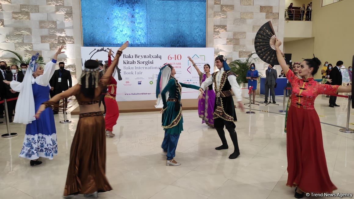 Рай для книголюбов! Состоялось торжественное открытие Бакинской международной книжной выставки-ярмарки (ФОТО)