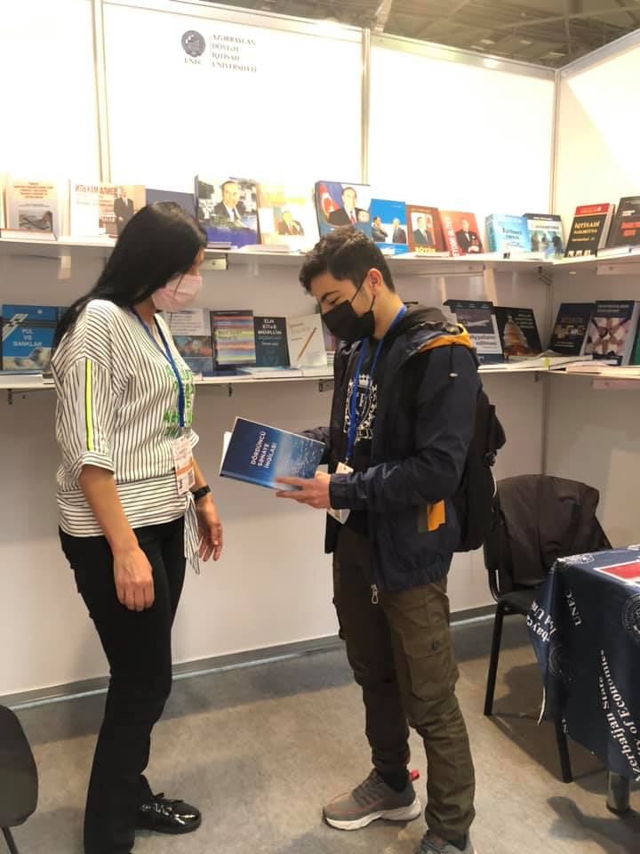 Что связало Шерлока Холмса и Низами Гянджеви, или почему в аду повеяло прохладой (ВИДЕО, ФОТО)