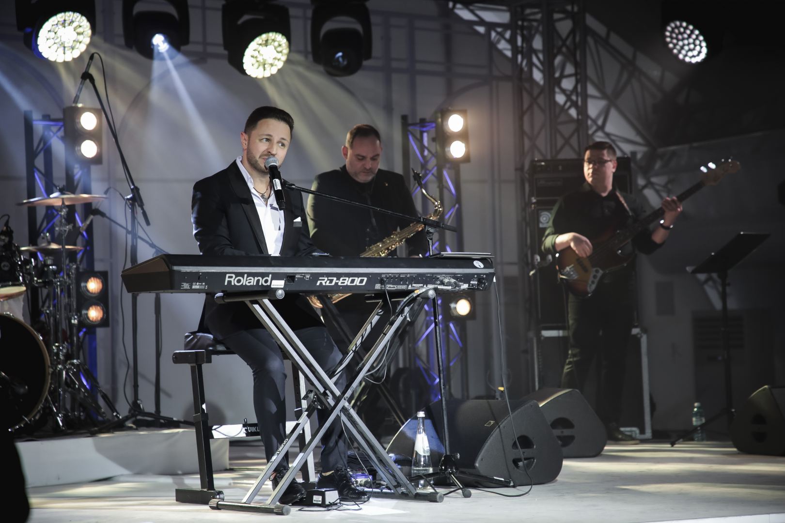 Белоснежный шатер на берегу Каспийского моря – сюрприз от Брендона Стоуна бакинцам (ФОТО)