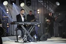 Белоснежный шатер на берегу Каспийского моря – сюрприз от Брендона Стоуна бакинцам (ФОТО)