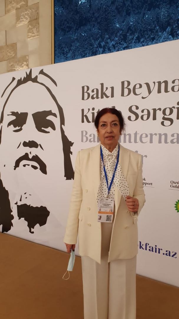 Жених и невеста создали семью на книжной выставке в Баку, ковер любви, "аппетитные" издания… (ФОТО)