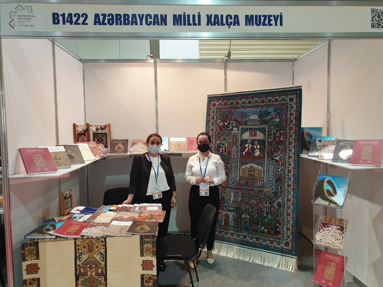 Жених и невеста создали семью на книжной выставке в Баку, ковер любви, "аппетитные" издания… (ФОТО)