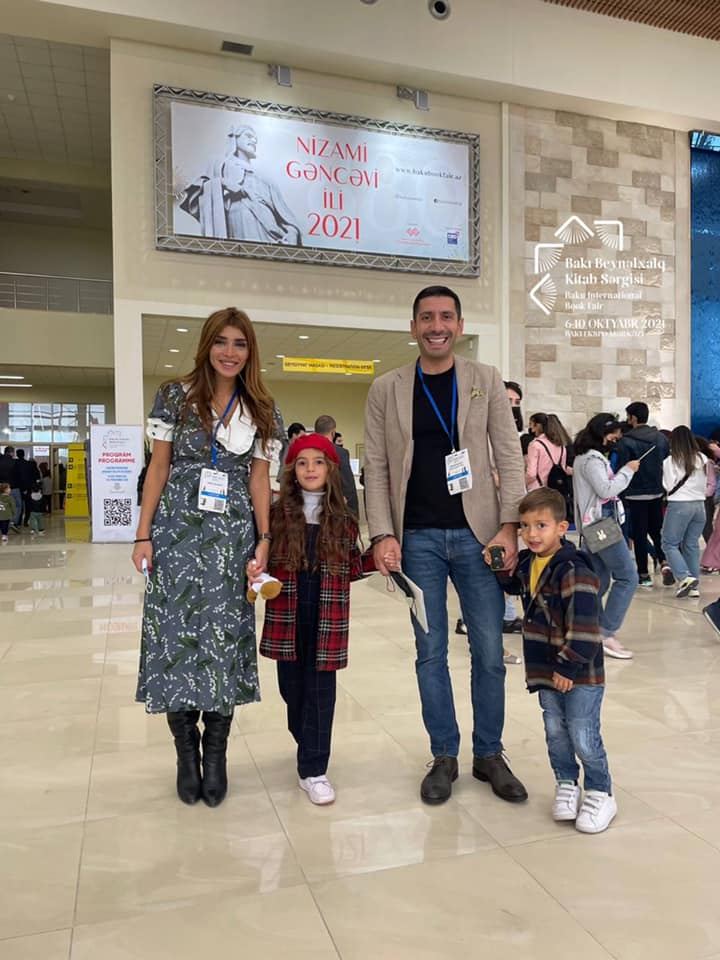 Жених и невеста создали семью на книжной выставке в Баку, ковер любви, "аппетитные" издания… (ФОТО)