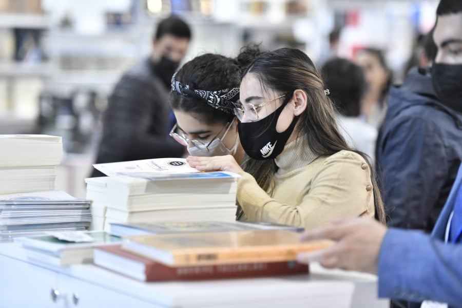 Жених и невеста создали семью на книжной выставке в Баку, ковер любви, "аппетитные" издания… (ФОТО)