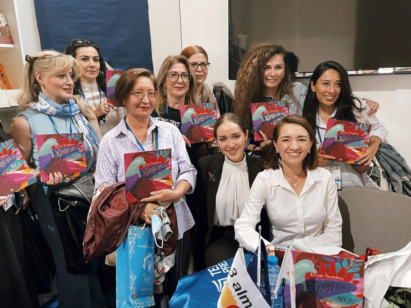 Жених и невеста создали семью на книжной выставке в Баку, ковер любви, "аппетитные" издания… (ФОТО)