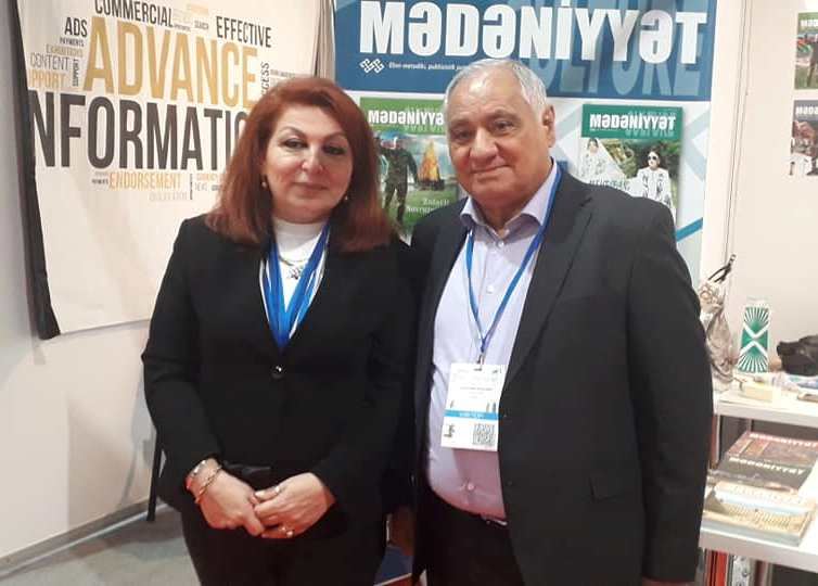 Жених и невеста создали семью на книжной выставке в Баку, ковер любви, "аппетитные" издания… (ФОТО)