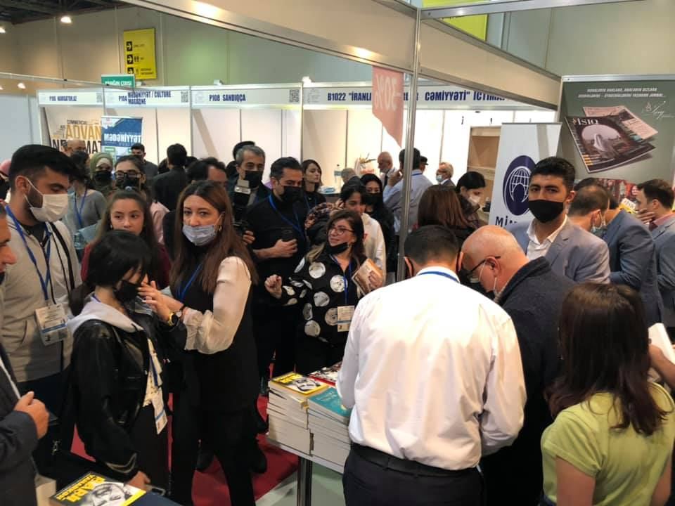 Жених и невеста создали семью на книжной выставке в Баку, ковер любви, "аппетитные" издания… (ФОТО)