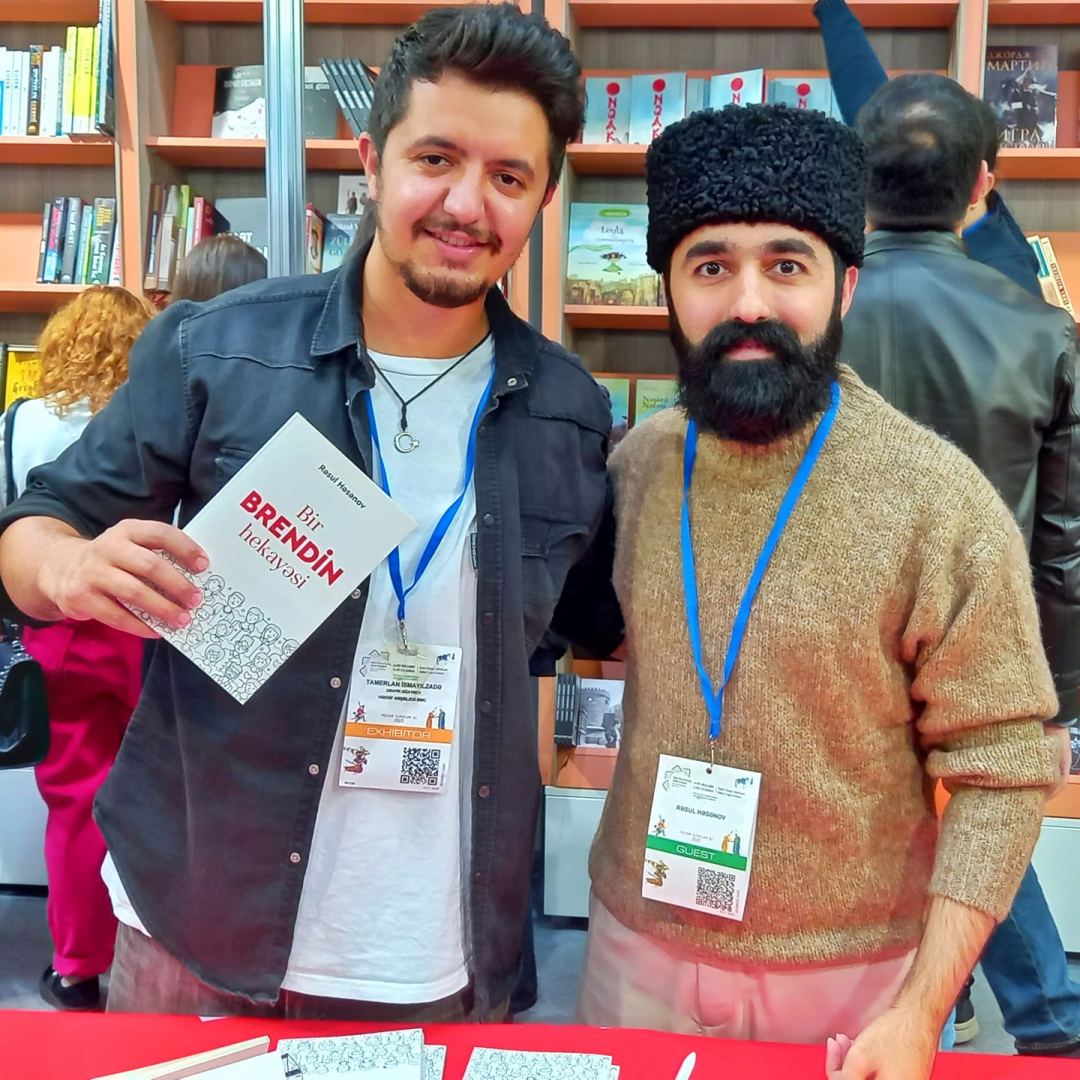 Жених и невеста создали семью на книжной выставке в Баку, ковер любви, "аппетитные" издания… (ФОТО)