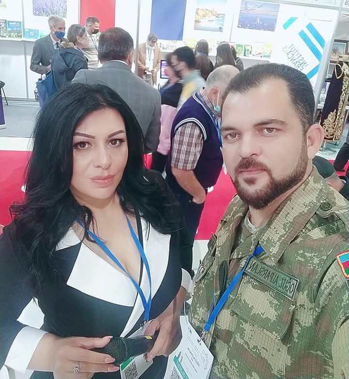 Жених и невеста создали семью на книжной выставке в Баку, ковер любви, "аппетитные" издания… (ФОТО)