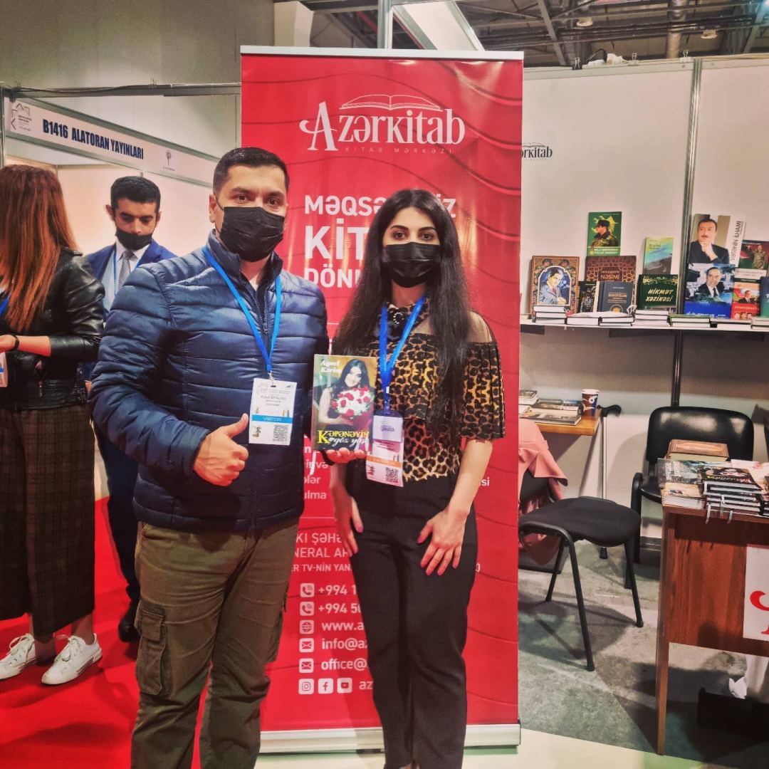 Жених и невеста создали семью на книжной выставке в Баку, ковер любви, "аппетитные" издания… (ФОТО)