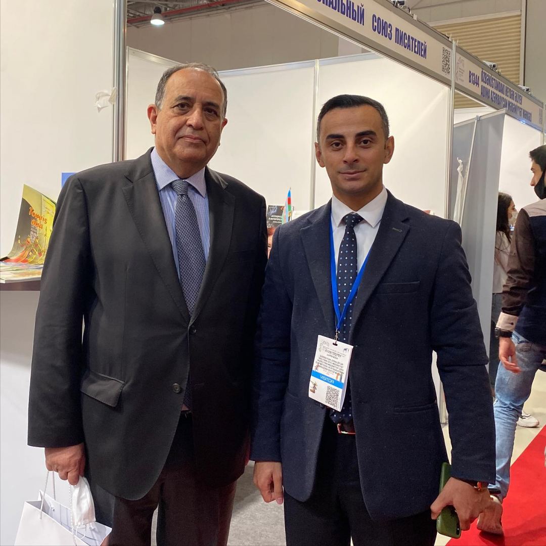 Жених и невеста создали семью на книжной выставке в Баку, ковер любви, "аппетитные" издания… (ФОТО)