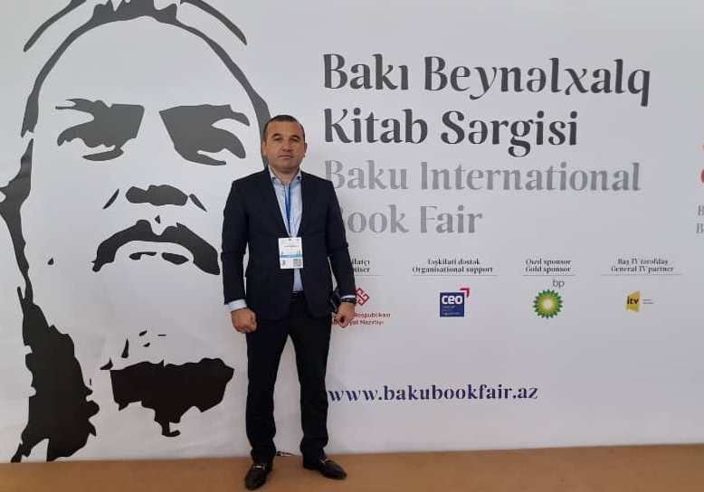 Жених и невеста создали семью на книжной выставке в Баку, ковер любви, "аппетитные" издания… (ФОТО)