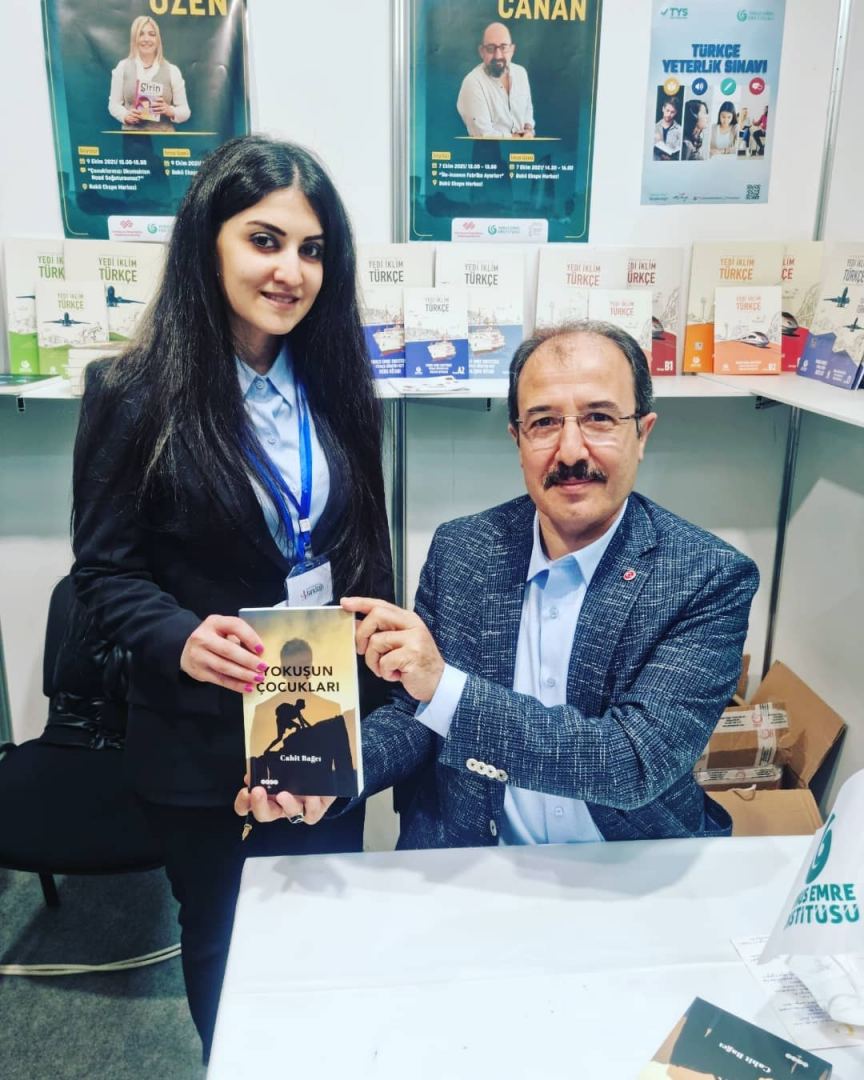 Жених и невеста создали семью на книжной выставке в Баку, ковер любви, "аппетитные" издания… (ФОТО)