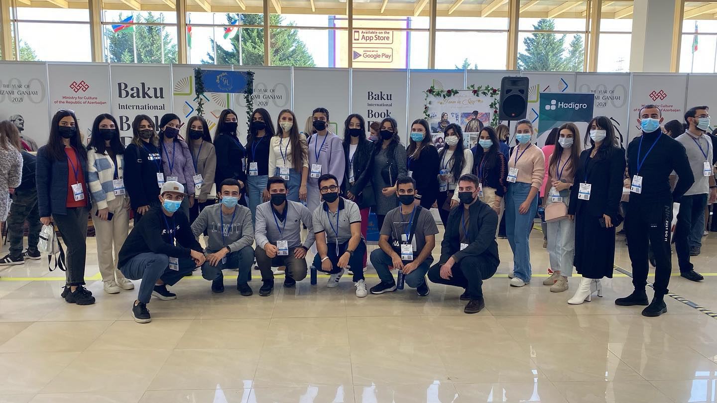 Жених и невеста создали семью на книжной выставке в Баку, ковер любви, "аппетитные" издания… (ФОТО)