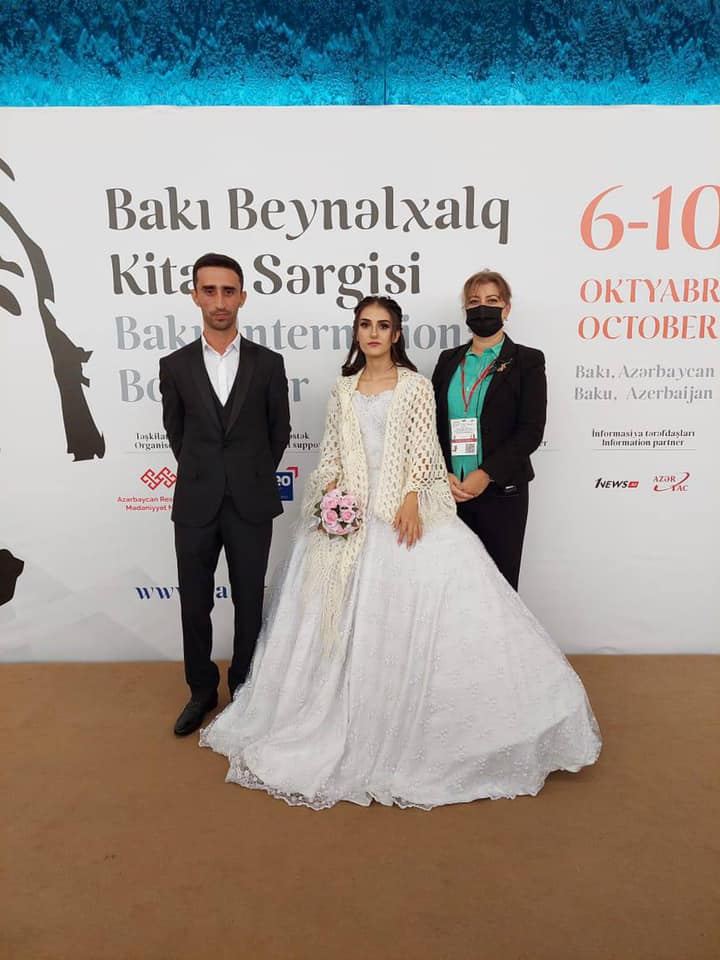 Жених и невеста создали семью на книжной выставке в Баку, ковер любви, "аппетитные" издания… (ФОТО)