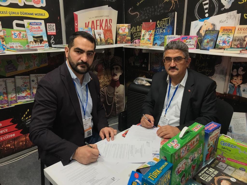 Жених и невеста создали семью на книжной выставке в Баку, ковер любви, "аппетитные" издания… (ФОТО)