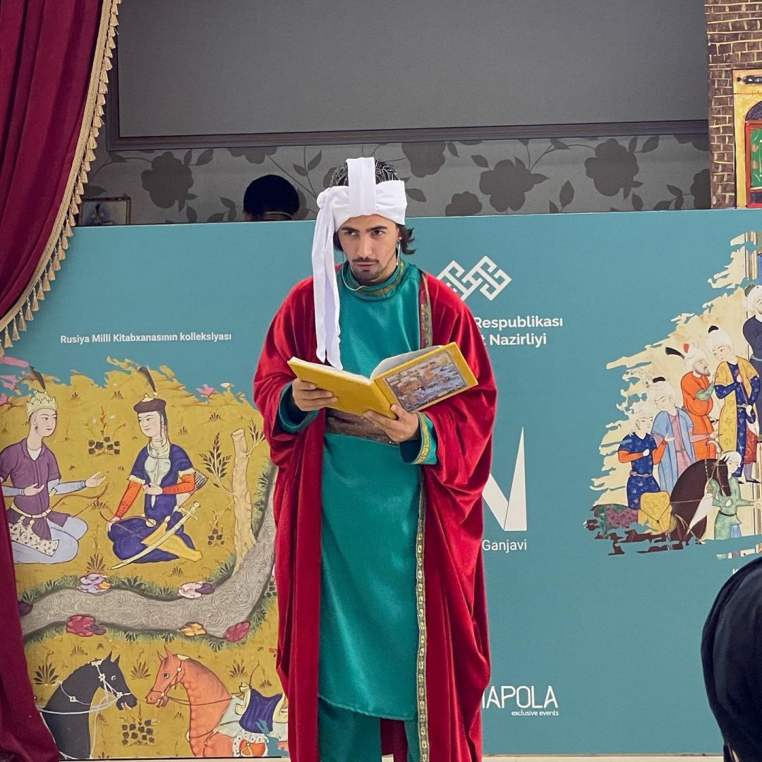 Жених и невеста создали семью на книжной выставке в Баку, ковер любви, "аппетитные" издания… (ФОТО)