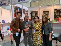 Жених и невеста создали семью на книжной выставке в Баку, ковер любви, "аппетитные" издания… (ФОТО)