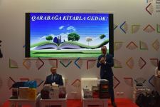 Жених и невеста создали семью на книжной выставке в Баку, ковер любви, "аппетитные" издания… (ФОТО)