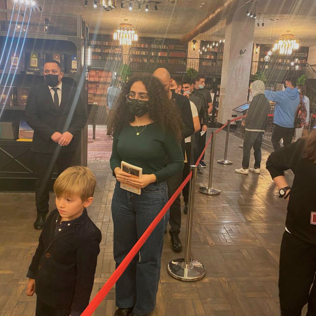 Звезда турецкого сериала "Чукур" поделился своей тяжелой судьбой с бакинцами (ФОТО)