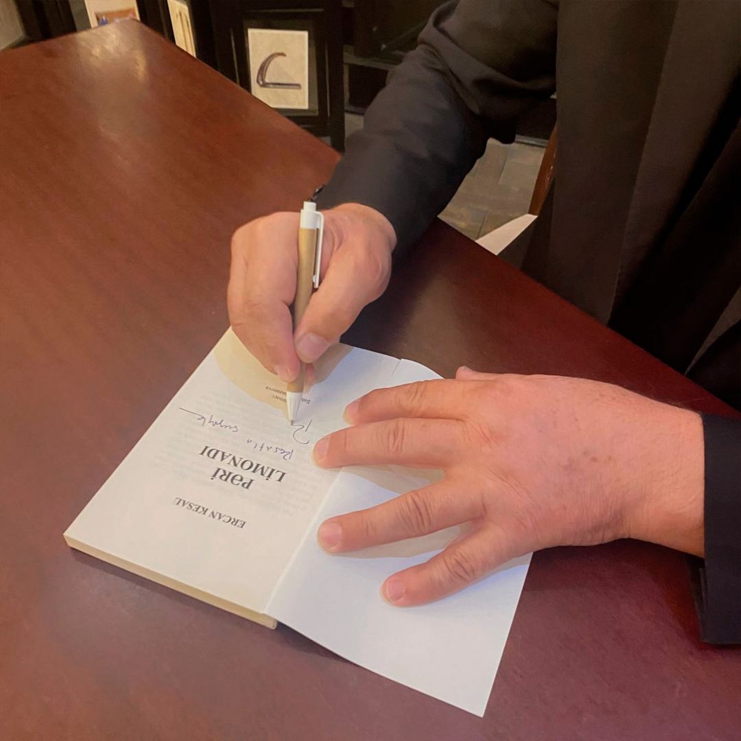 Звезда турецкого сериала "Чукур" поделился своей тяжелой судьбой с бакинцами (ФОТО)